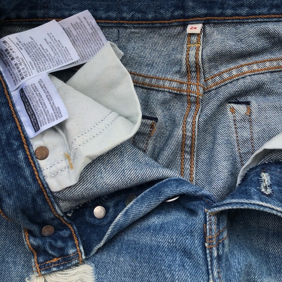 Levi’s straight leg, slight high rise, distressed jeans - Picture 7 of 10